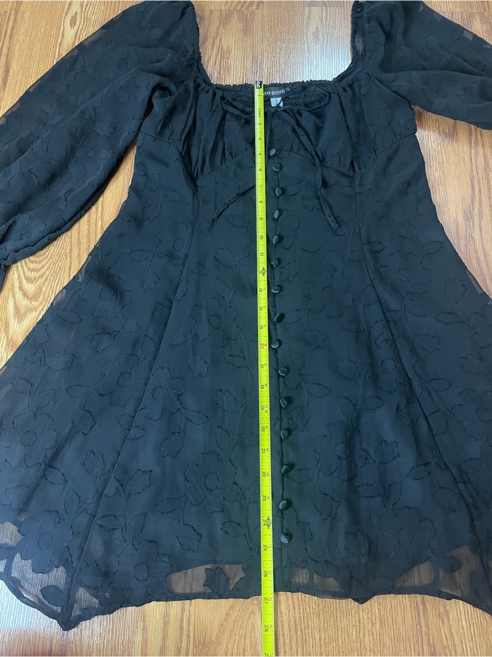 Super cute black babydoll mini dress from Urban Outfitters 🖤 - Picture 13 of 13